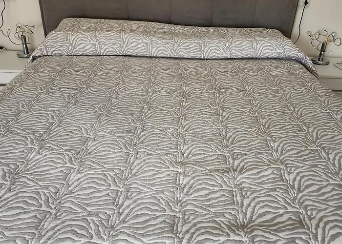 Babuinorooms56 Konukevi 4*